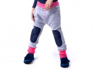 Dívčí tepláky se záplatou